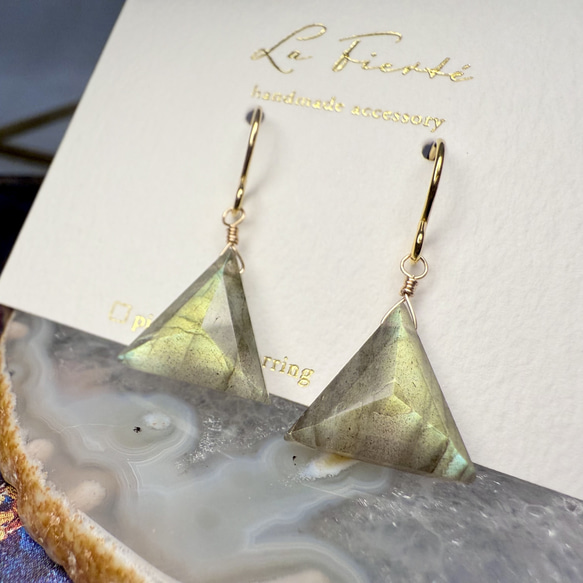 天然石】ラブラドライト 1粒ピアス✦神秘的な輝き✦サージカル