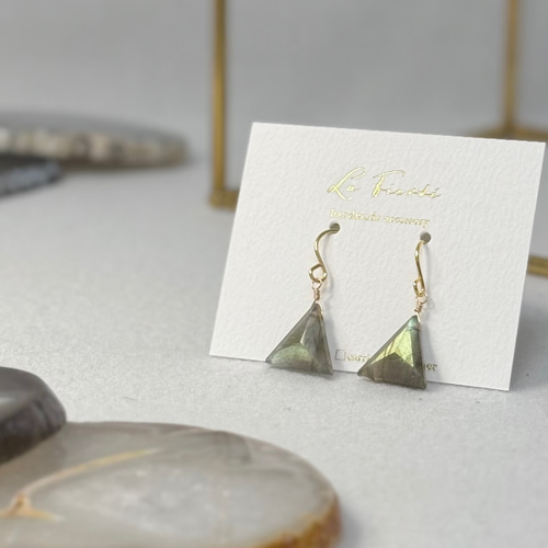 天然石】ラブラドライト 1粒ピアス✦神秘的な輝き✦サージカル