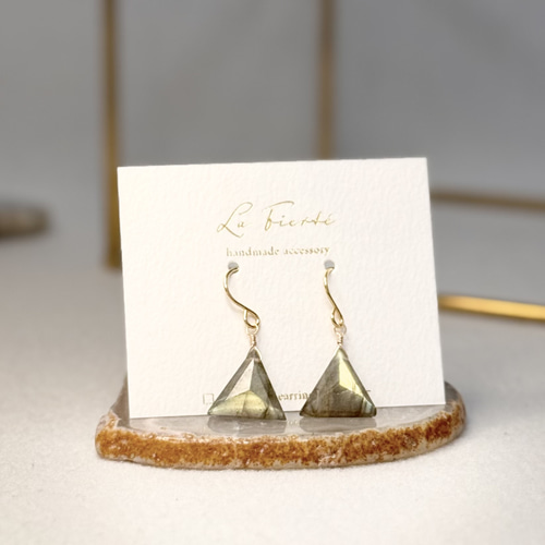 天然石】ラブラドライト 1粒ピアス✦神秘的な輝き✦サージカル