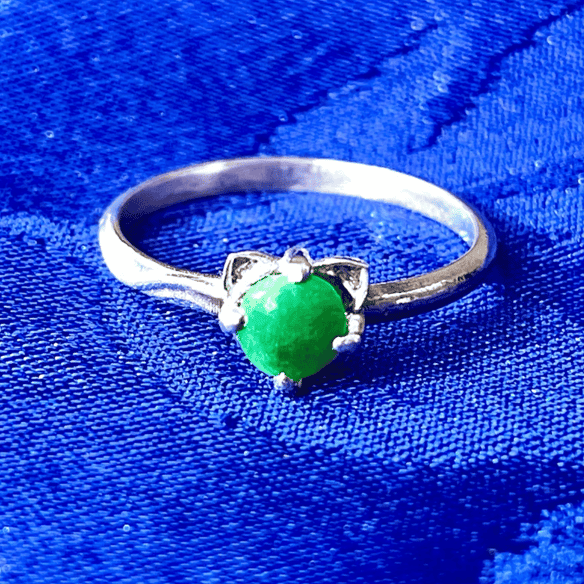 【ねこ守り 誕生石】猫耳＆しっぽの宝石リング Silver925・ヒスイ（5月の誕生石）