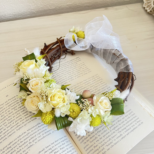 ホワイトとクリーム色のプリザーブドフラワー リース ホワイトとクリーム色のプリザーブドフラワー リース 【公式通販】