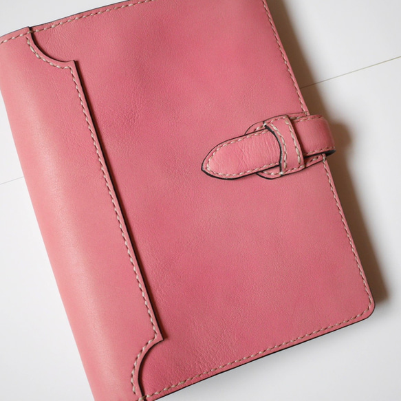 ハンドメイド本牛革いちご柄手帳カバー（ピンク） ハンドメイド本牛革いちご柄手帳カバー（ピンク） ハンドメイド本牛革