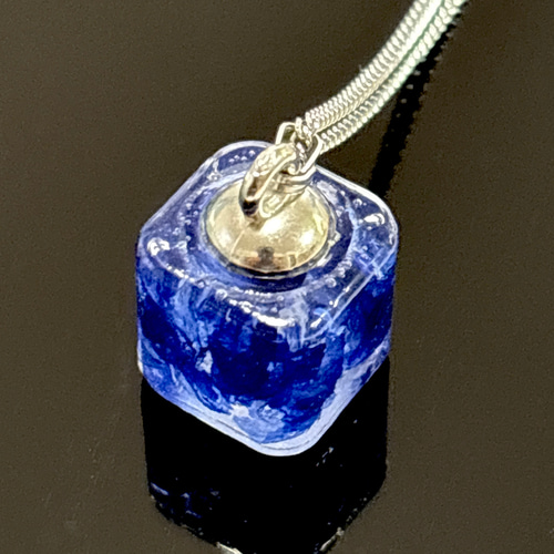 blue ever】ブルーエバー 天然あおばなのネックレス(ガラス四角) 草津