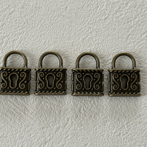 輸入デザインパーツ 南京錠 パドロック 金古美 22mm チャーム