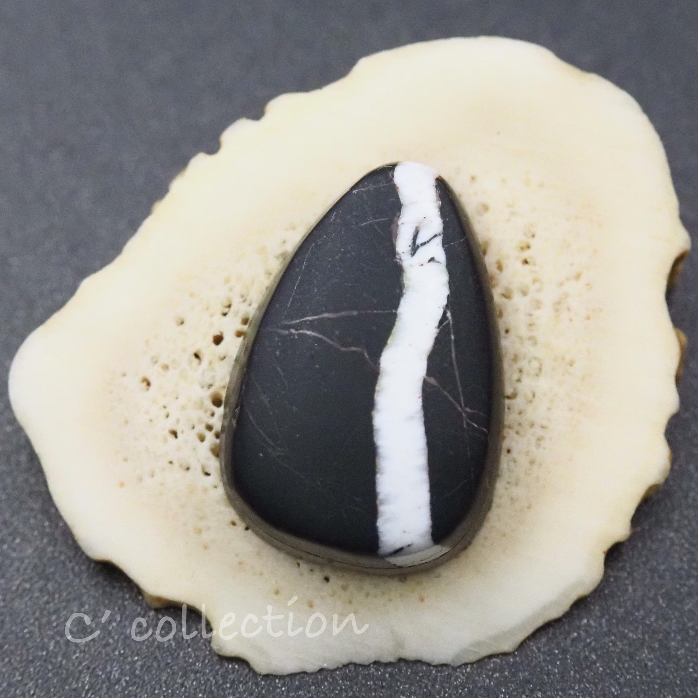 12,3ct White Buffalo Turquoise ホワイトバッファロー ターコイズ WB-35 ルース