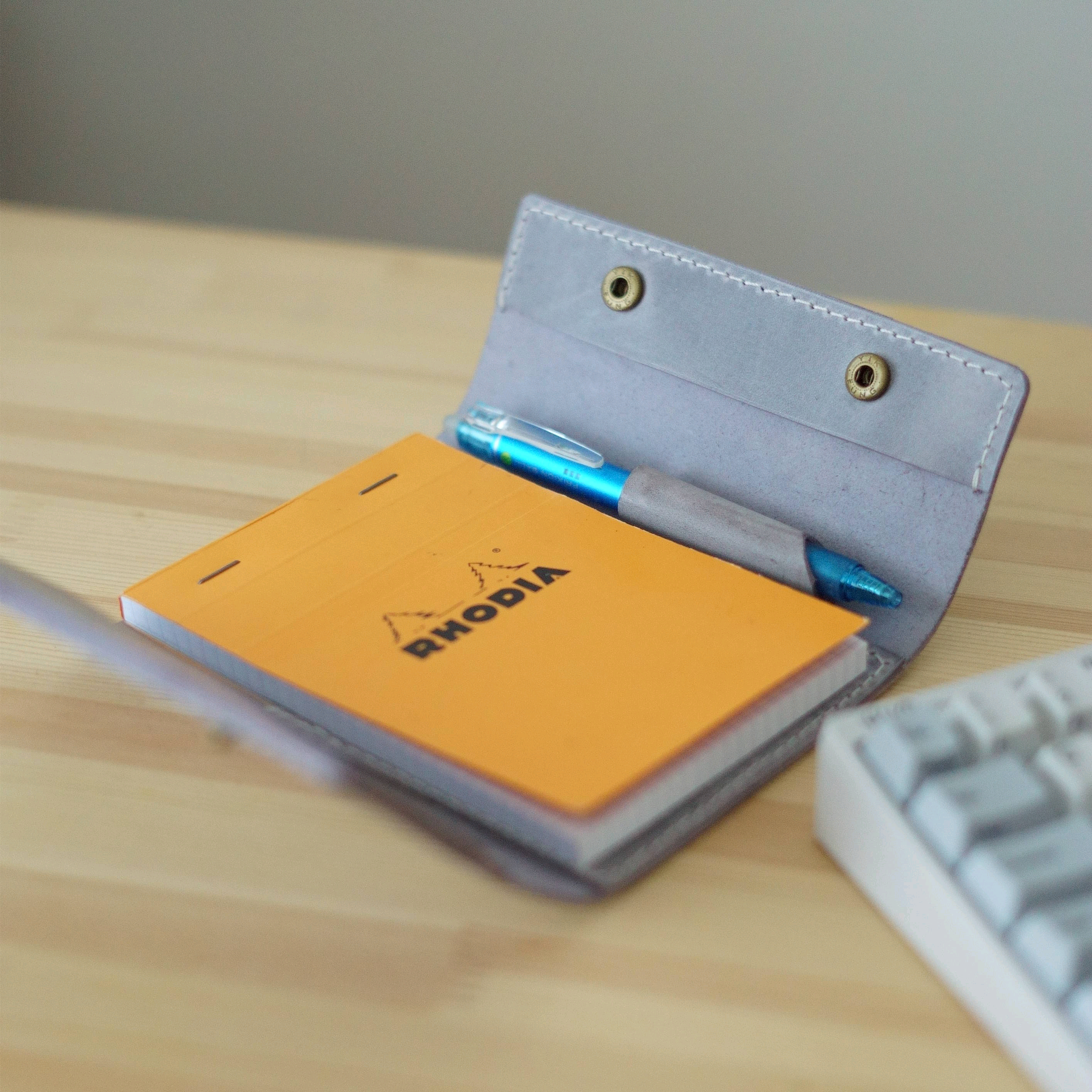 【本革レザーメモ帳カバー Rhodia No.13対応】名入れ可／色カスタム可／イタリアンレザー使用