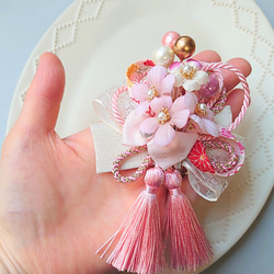 【桜と和紐の髪飾り】ダブルタッセル＊七五三や卒業式に＊ヘアクリップ 8枚目の画像
