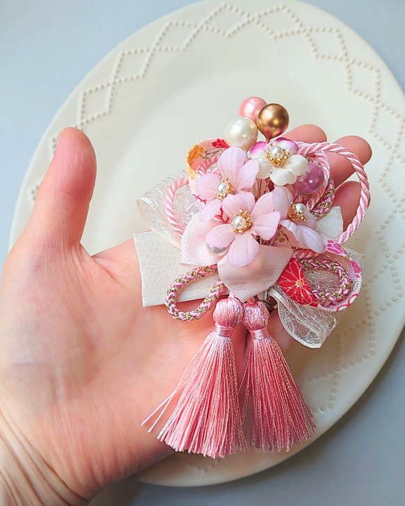 【桜と和紐の髪飾り】ダブルタッセル＊七五三や卒業式に＊ヘアクリップ 8枚目の画像