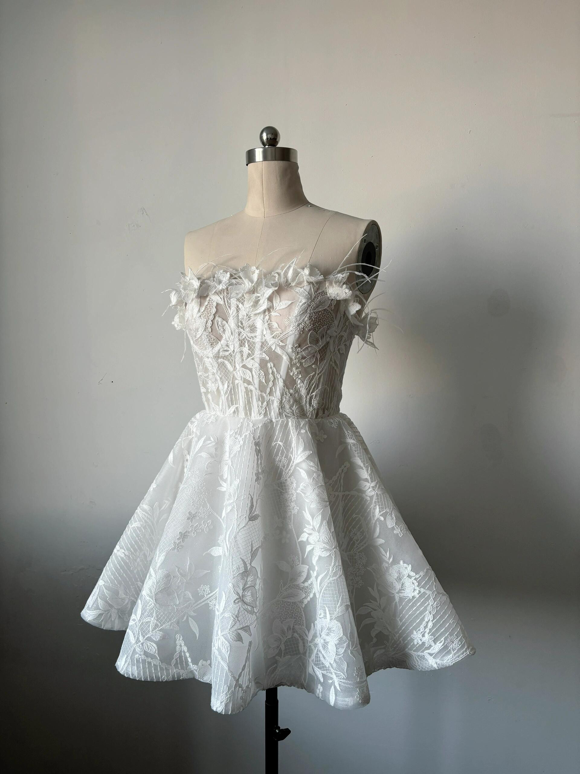 お買い得　ミニドレス　パーティードレス　ビスチェリアン　立体的に花飾り　チュール　謝恩会デート卒業式成人式　ファスナー