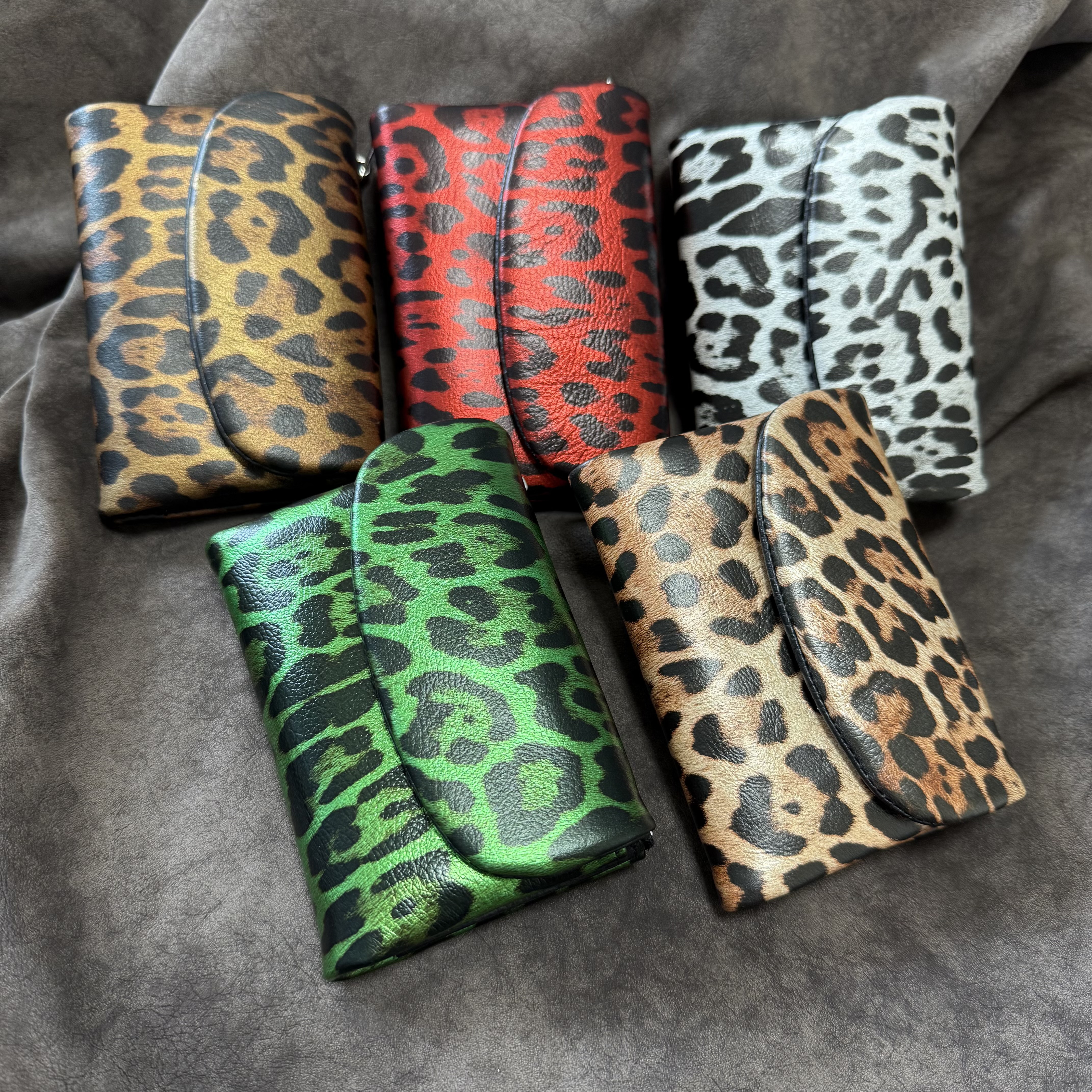 新作品　マグネット式  イタリアンレザー　牛革/本革　三つ折り財布　人気商品　男女兼用　コンパクト