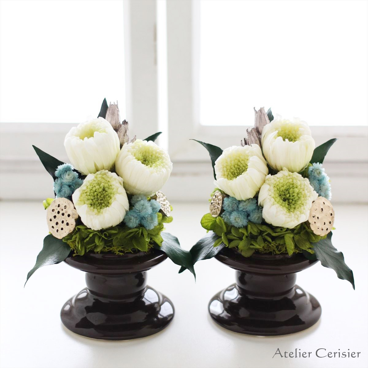 【特割】輪菊の仏花 一対（2個1セット）＜ツヅミ 白緑＞Sサイズ プリザーブドフラワー【お供え花】