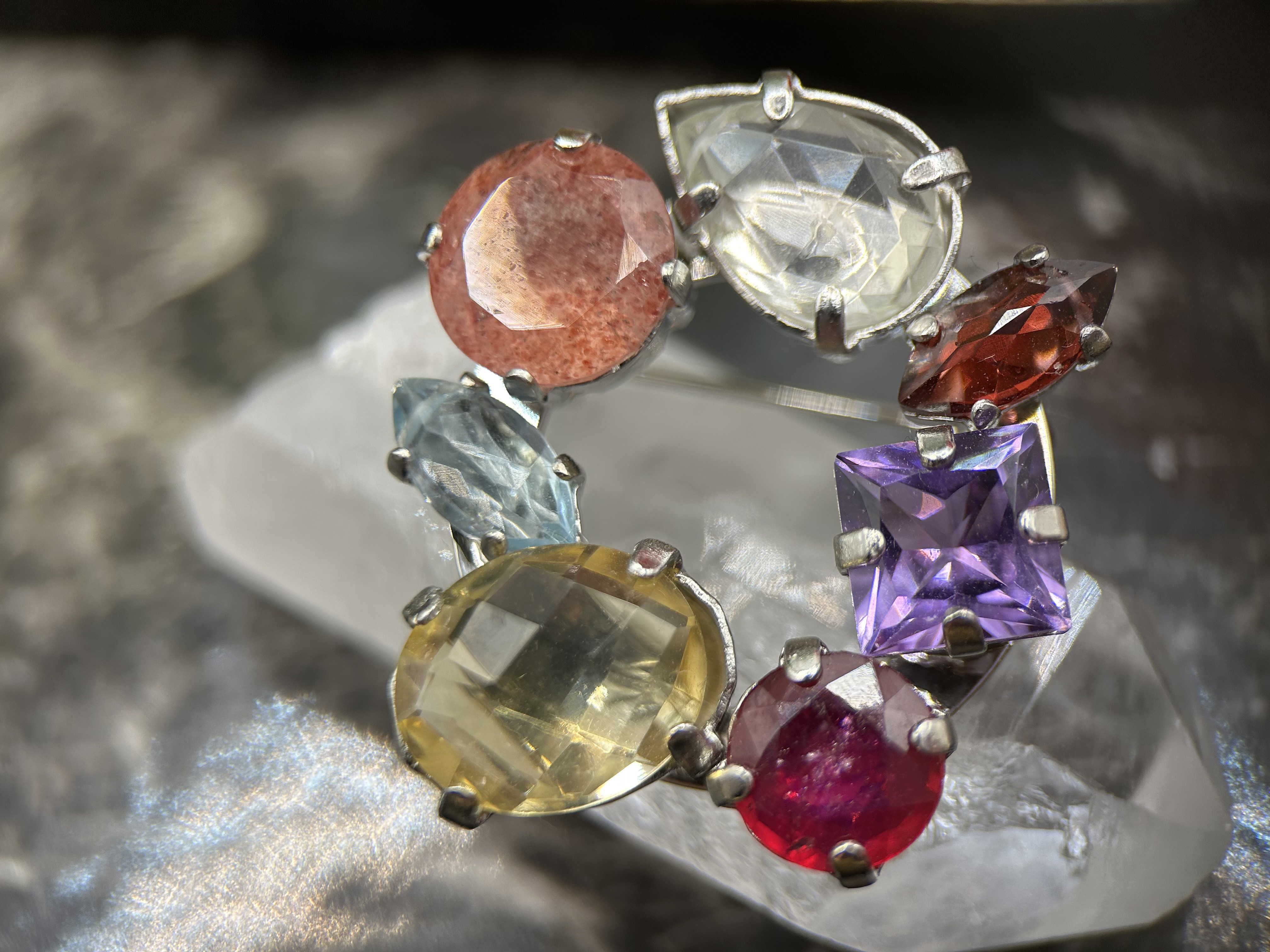 マルチカラーオール天然石シンプルミニブローチ（シルバー）