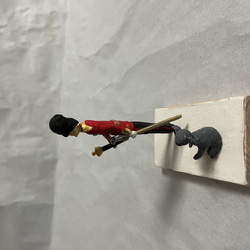 衛兵とコアラ 3枚目の画像