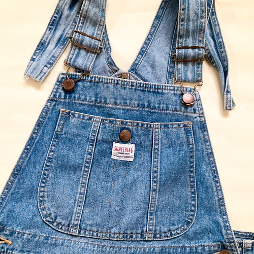 【スティッチ様★専用】デニム☺︎リメイク☺︎オーバーオール スカート☺︎チャーム विश्व शांति】デニム オーバーオール リメイク 刺繍