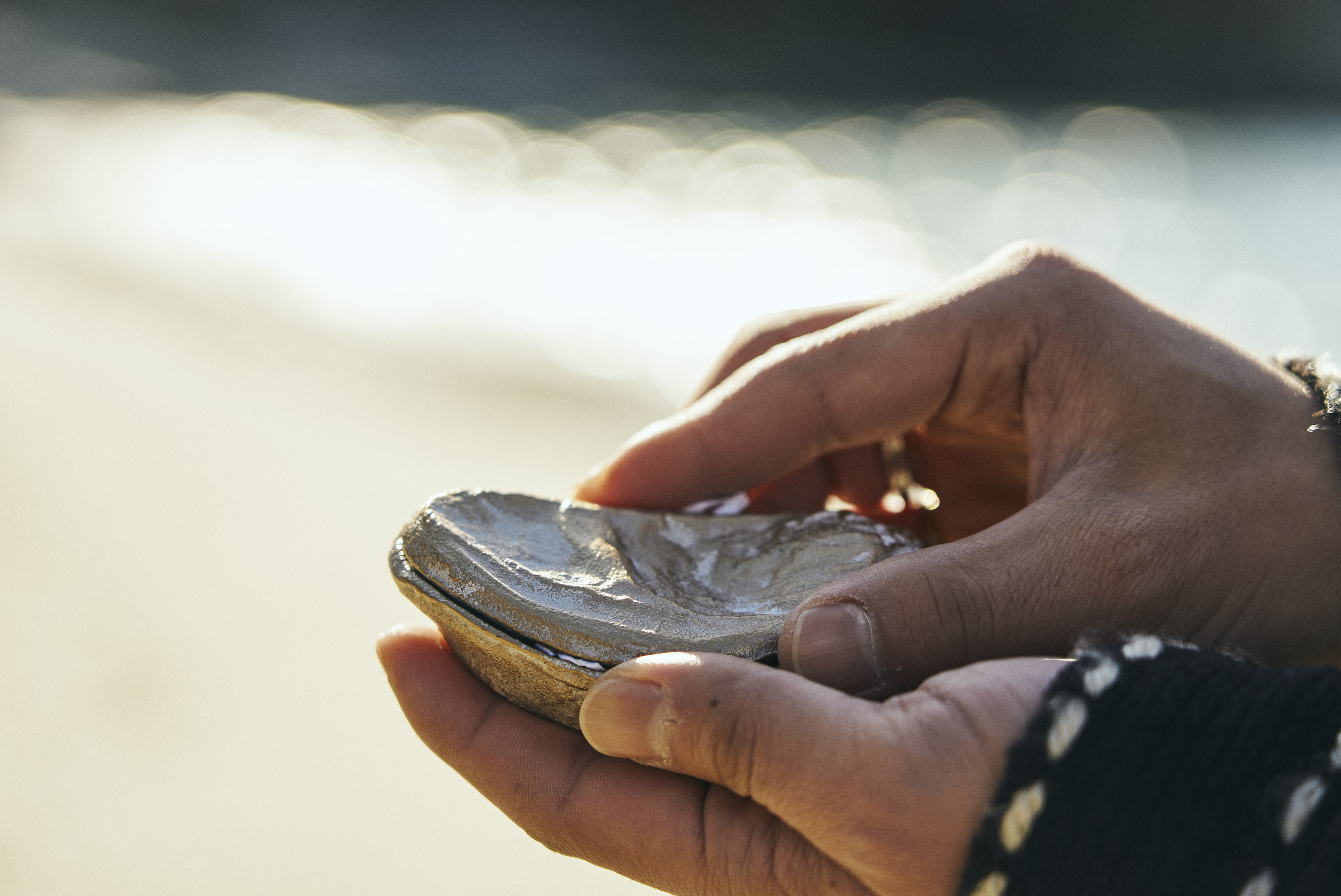 刻｜Oysterment 白金 - Beginning 始まりの瞬間を飾る、牡蠣×南部鉄器のインテリアオブジェ