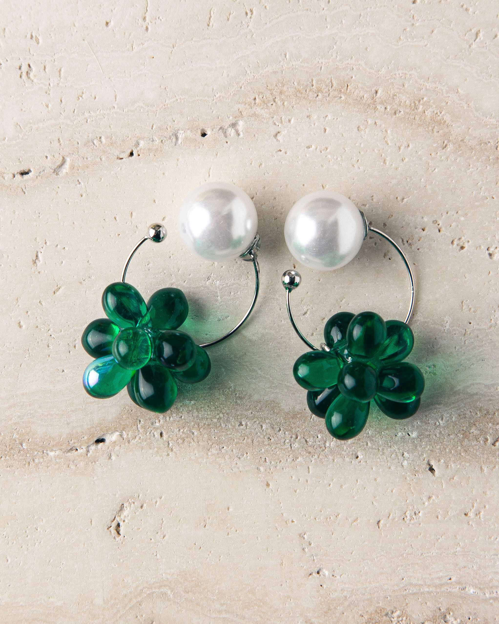 さとう式イヤーカフ　ビューティーカフ　　付けるだけの美容ケア（大人　上品　普段使いにおすすめ　チェコビーズ） 4,686円