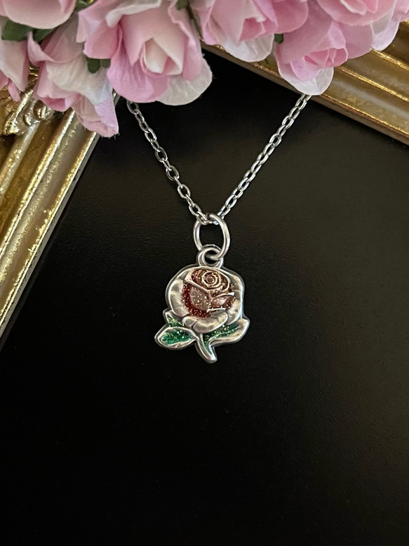 バラ型メダイ 無原罪の聖母マリア様 Italy ネックレス・ペンダント