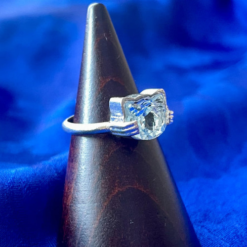 ねこ守り 誕生石】宝石猫のシルバーリング｜ブルートパーズ・11月の