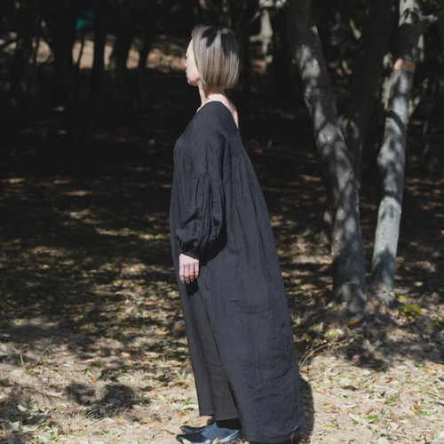 volume sleeve one-piece｜コットンリネンのポワン袖ロングワンピース