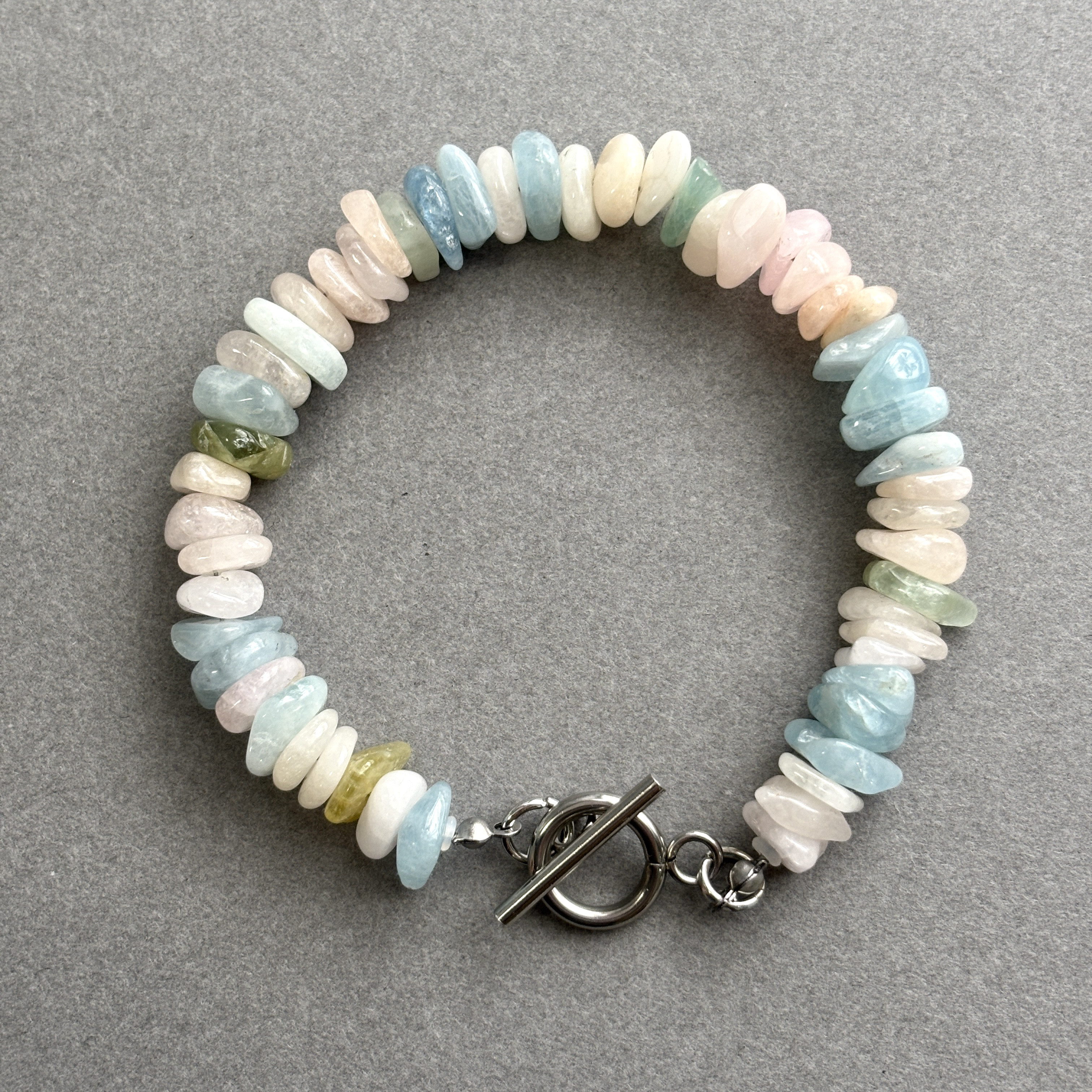 【天然石】細石✳︎さざれ✳︎ステンレスブレスレット《ベリル》