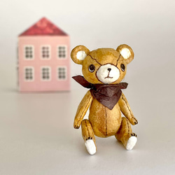 身長５cmのミニチュアテディベア／キャメル(和紙で作った小さなくまのお人形)＆夢のドールハウスセット 5枚目の画像