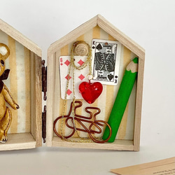 身長５cmのミニチュアテディベア／キャメル(和紙で作った小さなくまのお人形)＆夢のドールハウスセット 9枚目の画像