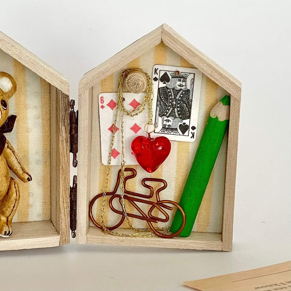 身長５cmのミニチュアテディベア／キャメル(和紙で作った小さなくまのお人形)＆夢のドールハウスセット 9枚目の画像