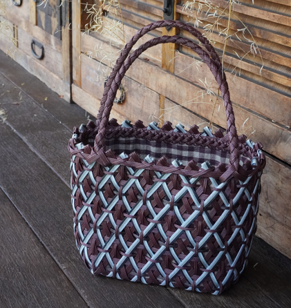 蓋＆裏地つき手編みクラフトバンドバッグ