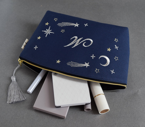 【選べるイニシャル】星空の刺繍ポーチ & 十二星座の刺繍ハーフハンカチのセット【名入れ可】今治タオル コットン ギフト 8枚目の画像
