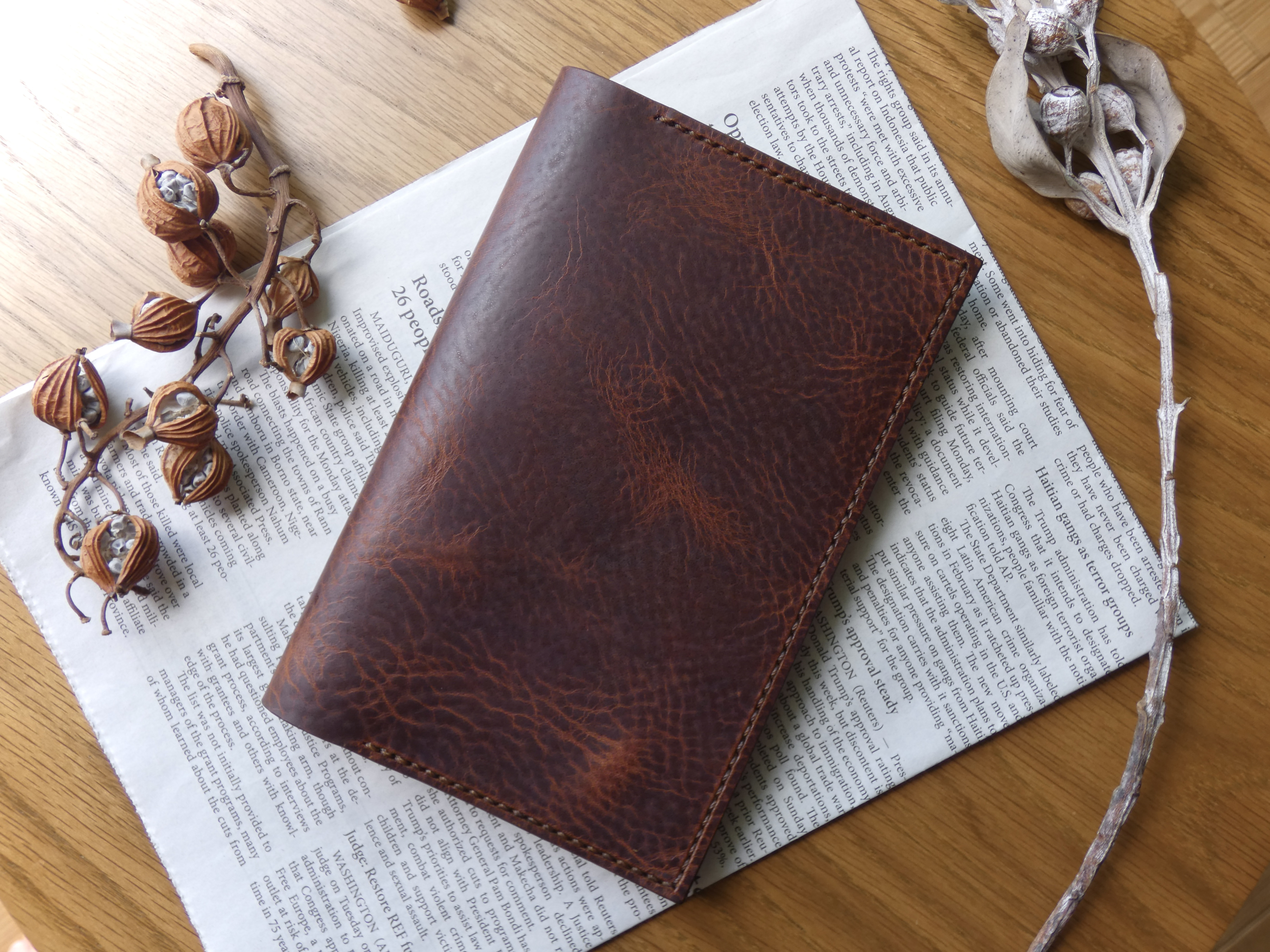 イタリア革のブックカバー（新書サイズ）／チョコ