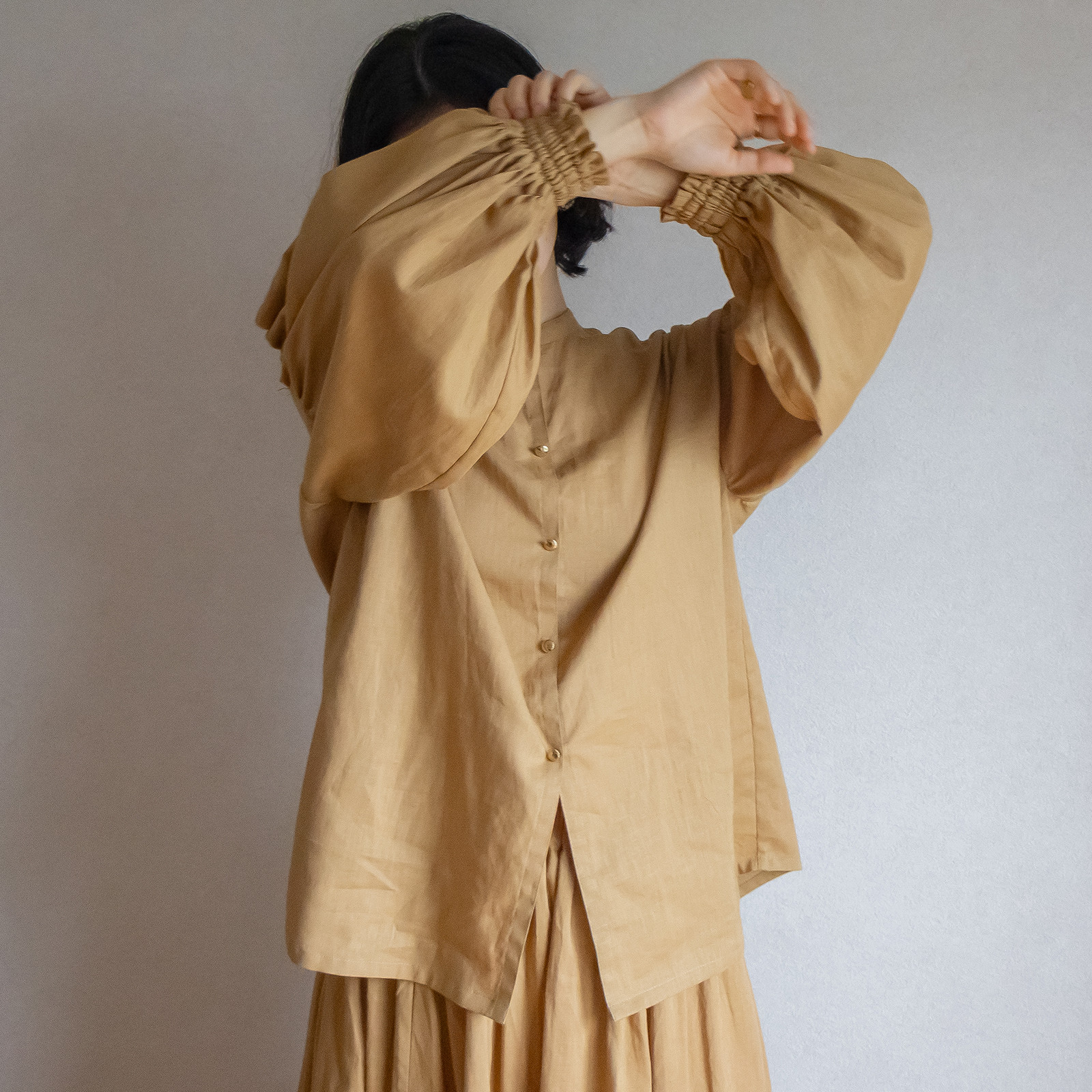 【涼やか】綿麻素材の袖ボリュームブラウス