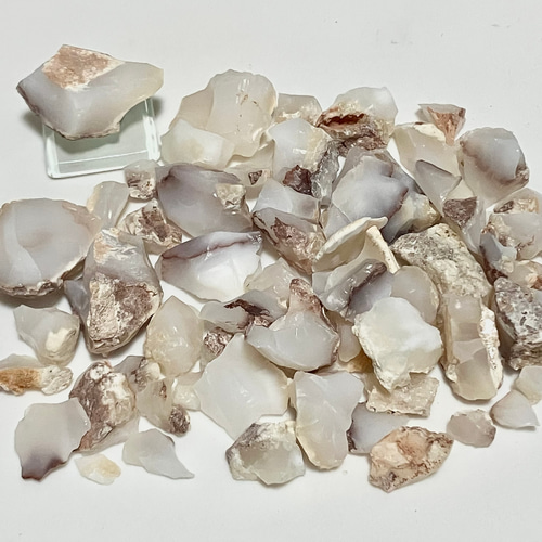 今だけお買い得！素朴で可愛いオパール原石73.5ct/鉱物標本 素朴で可愛いオパール原石73.5ct/鉱物標本