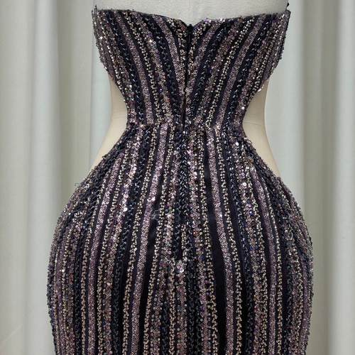 スタイリッシュな輝き｜ストライプスパンコール・ホルターネックタイトドレス スタイリッシュな輝き｜ストライプスパンコール・ホルターネックタイト