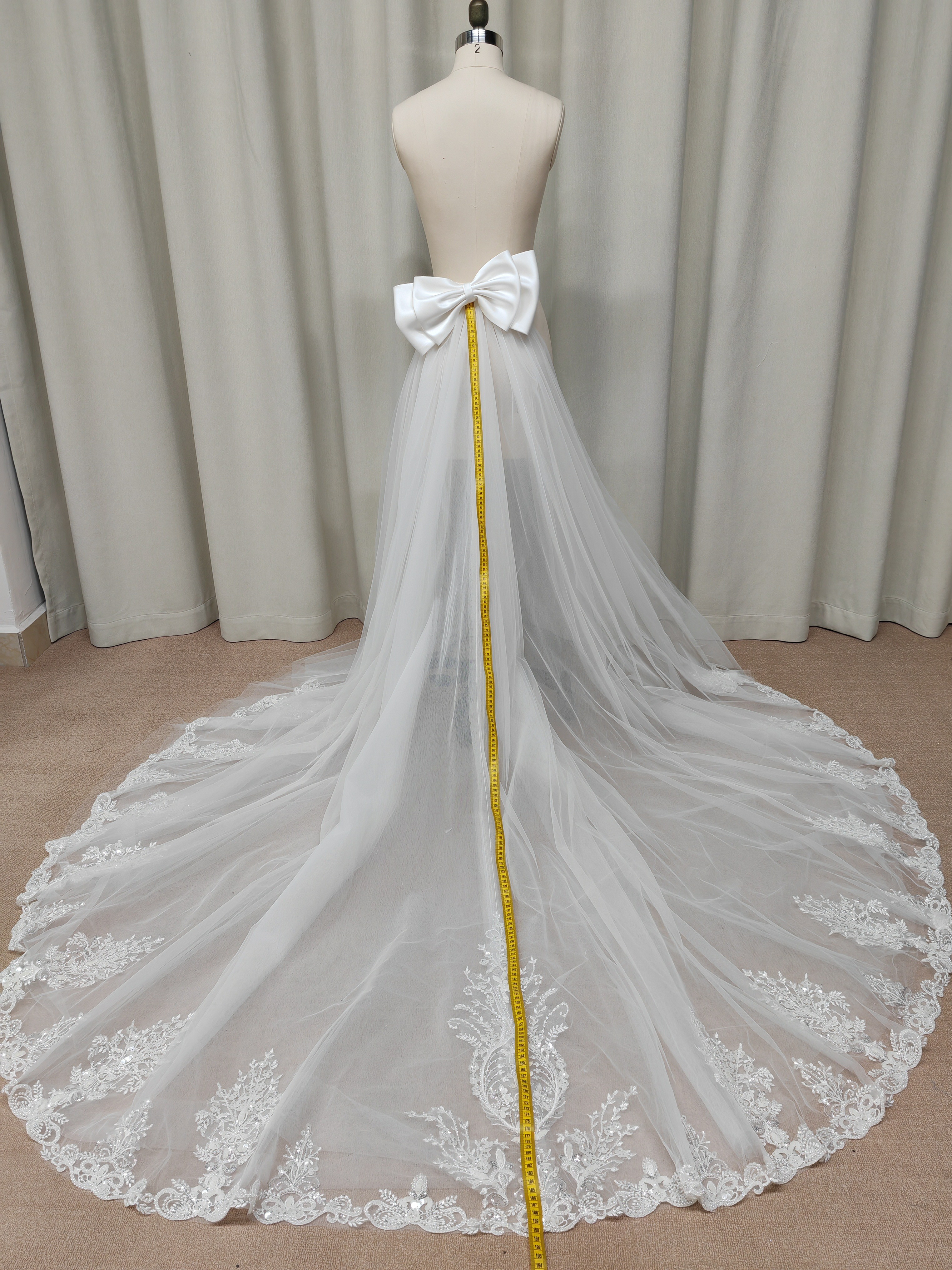 後ろ姿を華やかに｜リボン付きチュールトレーン・レース裾・アクセサリー単品