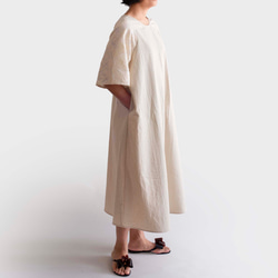 【袖の涼やかな刺繍のワンピース】コットンリネン　オフホワイト　きなり 3枚目の画像