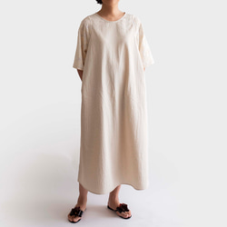 【袖の涼やかな刺繍のワンピース】コットンリネン　オフホワイト　きなり 2枚目の画像