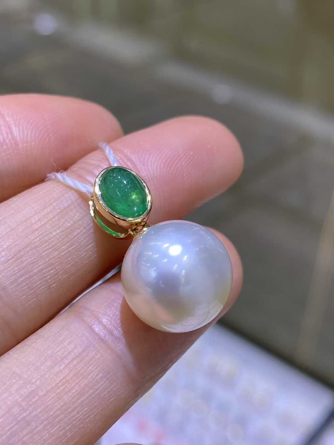 【高級】白蝶真珠　エメラルド付きペンダントトップk18　0202