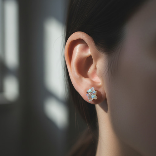 オパールとダイヤモンドクォーツのピアス ピアス（スタッド・一粒