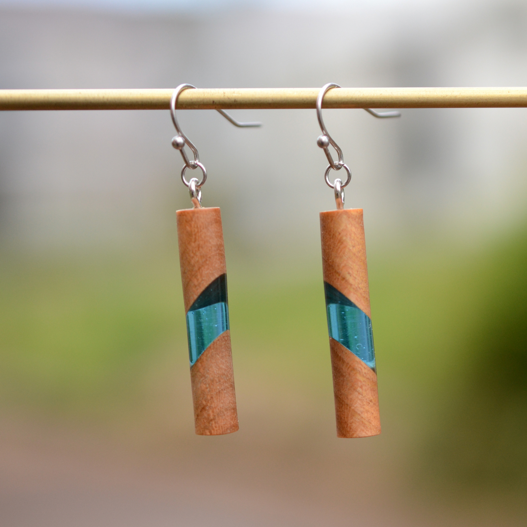 ウッドレジン製ピアス イヤリング(ブルー/グリーン/イエロー)木製(桜)  アクセサリー #0228