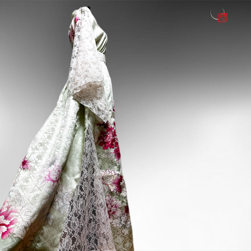 豪華！　振袖　着物リメイク　ドレス　レース袖　金糸金箔牡丹　和柄　ハンドメイド ゴージャス！振袖 着物リメイク ドレス 高級レース袖＆裾 和柄