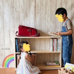 【送料込】無垢材の絵本棚　ハンドメイド作家作品 無垢材 本棚・絵本棚・マガジンラック のおすすめ人気通販｜Creema