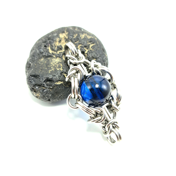 サファイアブルー アンバー ( 琥珀 ) ペンダントトップ 1枚目の画像