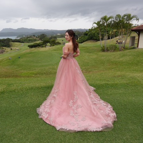 実例写真！カラードレス もも色 取り外しオフショルダー 花柄の