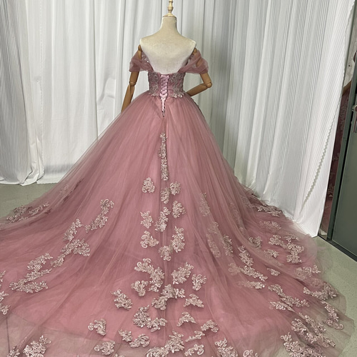実例写真！カラードレス もも色 取り外しオフショルダー 花柄の