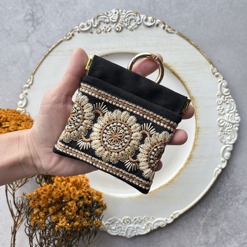 再販】インド刺繍リボンのバネ口ポーチ（カラビナ付） ポーチ