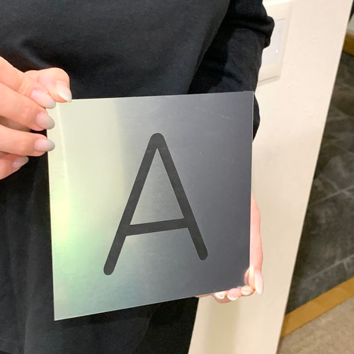 アルファベットのサインプレート(値段は購入枚数決定後に決まります！！) 送料無料】アルファベット サインプレートsilver 14cm×14cm 看板 標識