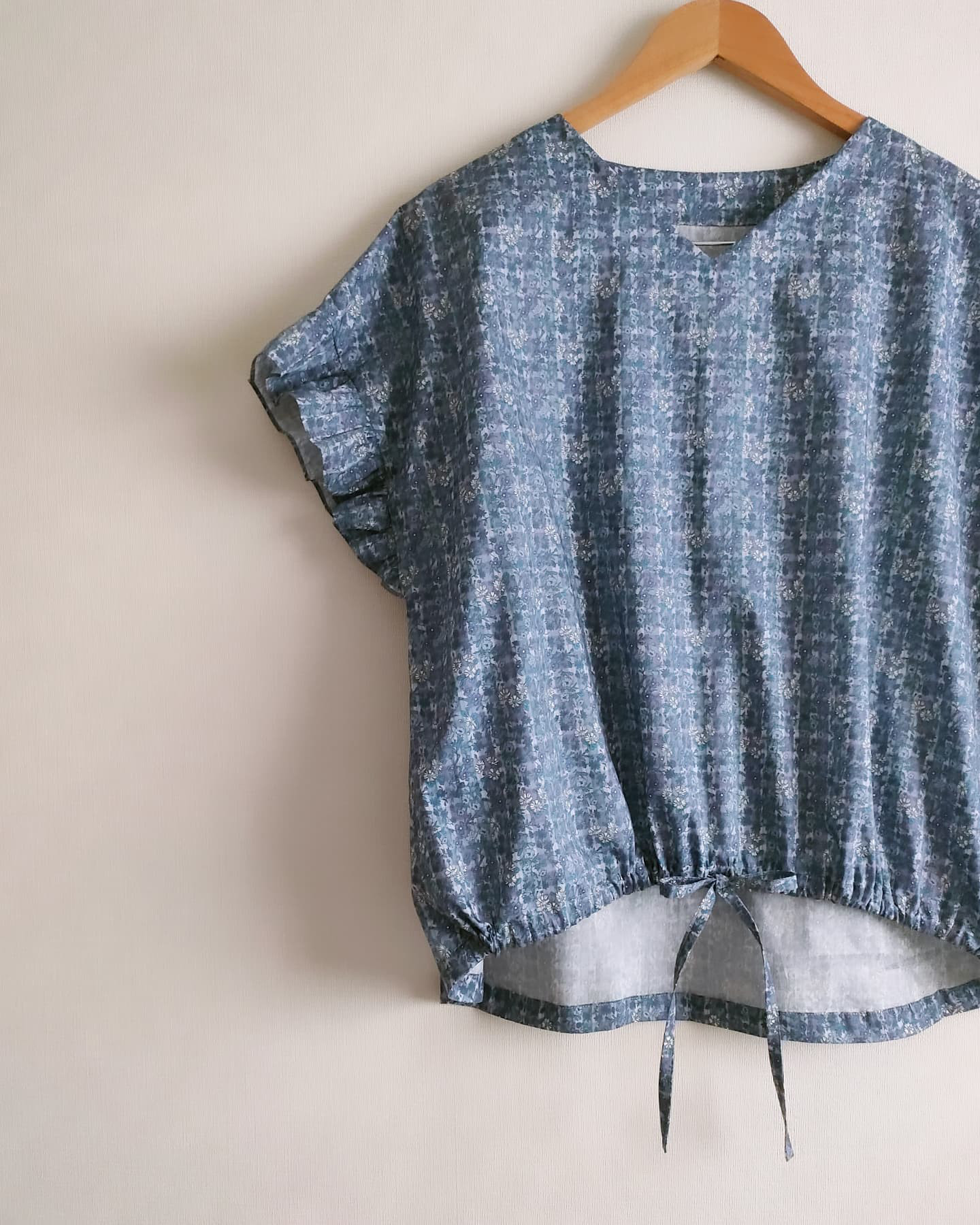 ラスト！【リバティプリント/マリアチェック】フリル袖のドロストブラウス