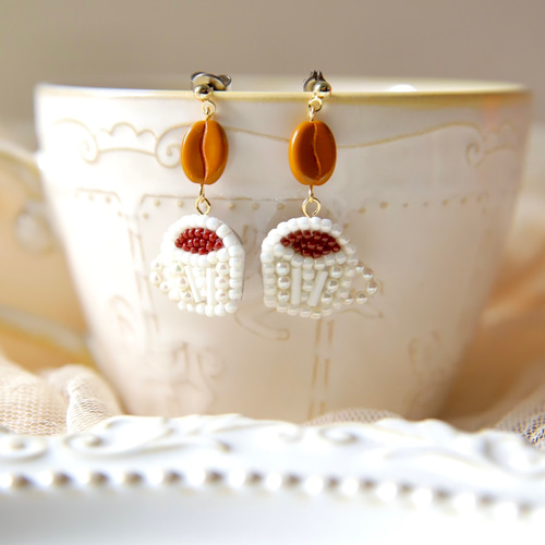 珈琲好きさんのための刺繍ピアス/イヤリング コーヒーカップ刺繍