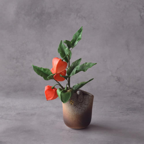 ◇粘土のお花◇ ホオズキ（鬼灯）【花瓶 信楽焼】・・・H1253 アート