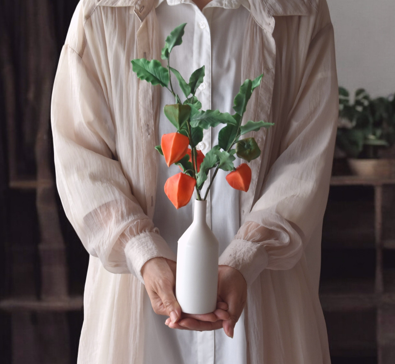 ◆粘土のお花◆　ホオズキ（鬼灯）(花瓶　波佐見焼）・・・H1256